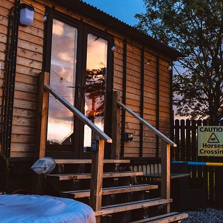 ホテル The Horrrsebox Tinyhouse Glamping Garadice エクステリア 写真