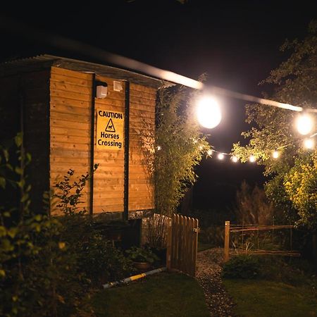 ホテル The Horrrsebox Tinyhouse Glamping Garadice エクステリア 写真