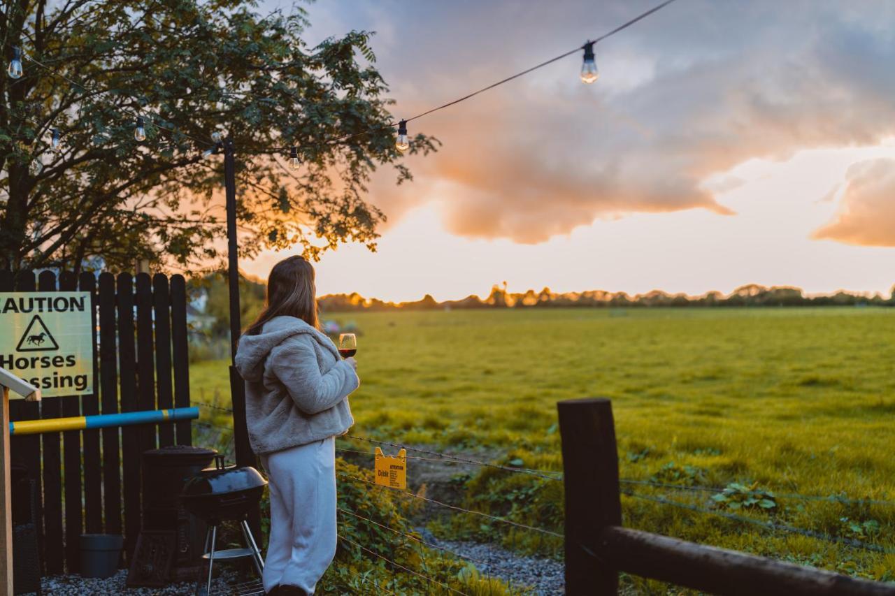 ホテル The Horrrsebox Tinyhouse Glamping Garadice エクステリア 写真